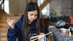 侗族刺绣：一个侗族家庭的百年执着