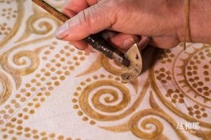 苗族画娘们的蜡染人生