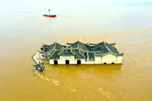 七百年的观音阁在洪水中屹立不倒，仅仅是有“神力”相助吗？